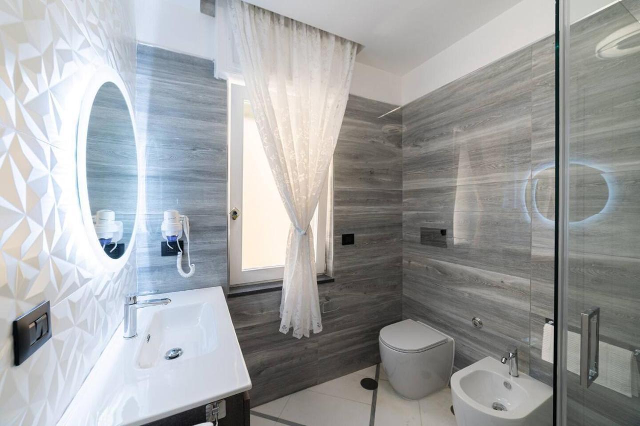 Apartments Hotel Real Suite Napoli Chiaia Mergellina Exterior foto