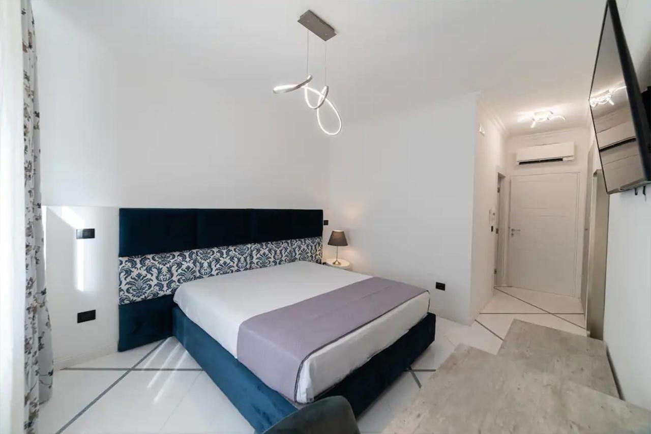 Apartments Hotel Real Suite Napoli Chiaia Mergellina Exterior foto