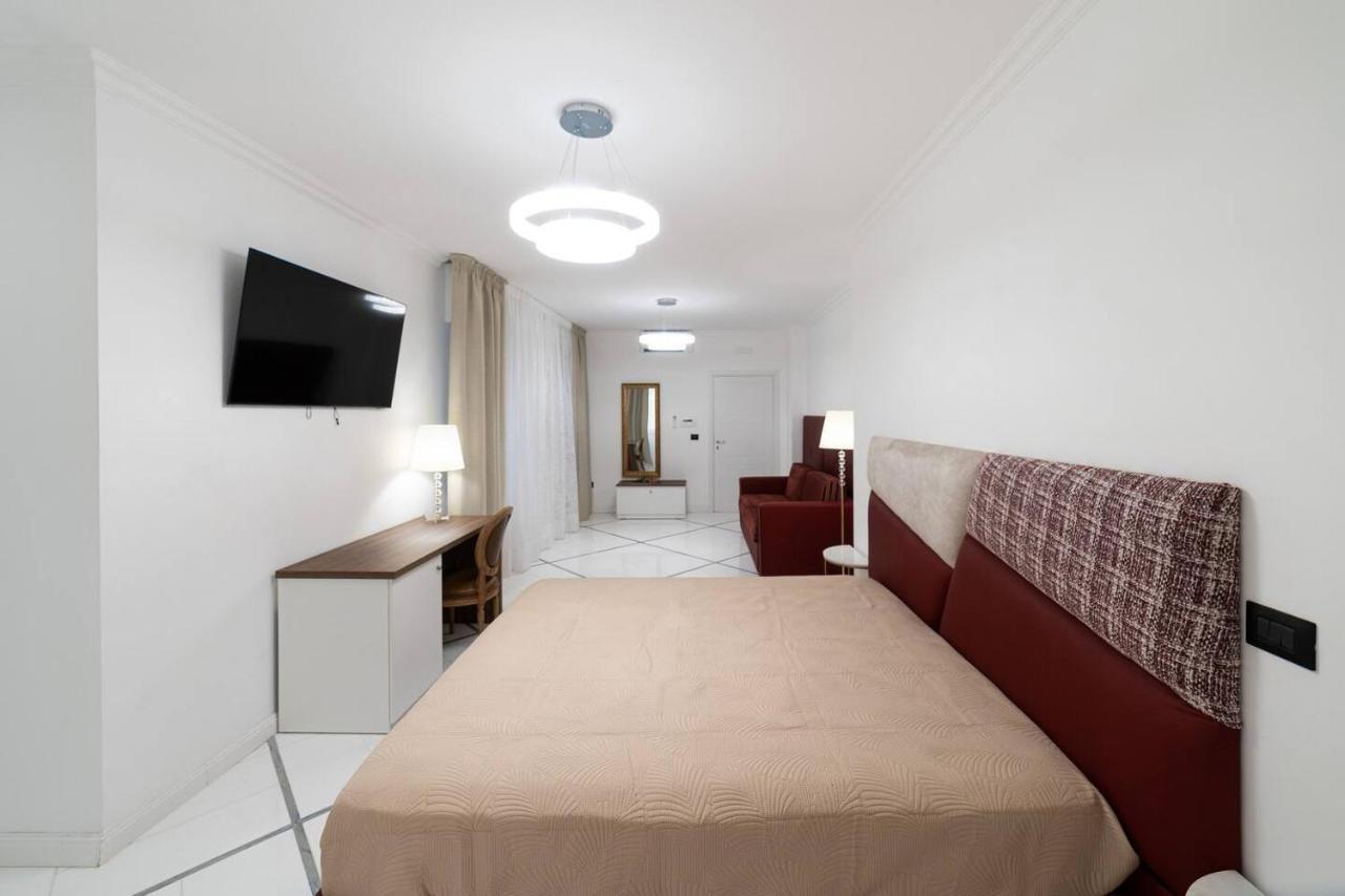 Apartments Hotel Real Suite Napoli Chiaia Mergellina Exterior foto